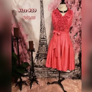 Lindo vestido coqueto marca Jessica H. Talla # 10 un bonito color rosa tornasol.